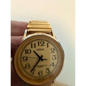 vtg lorus gold tone watch with stretch band